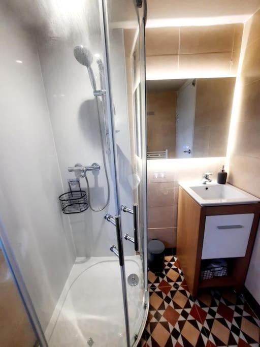 Alross Studio Flat / Private Bathroom London Bagian luar foto