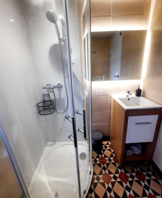 Alross Studio Flat / Private Bathroom London Bagian luar foto