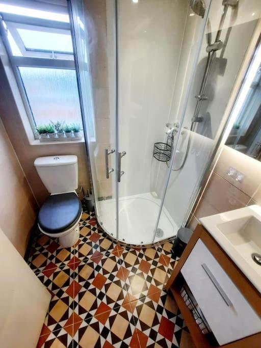 Alross Studio Flat / Private Bathroom London Bagian luar foto