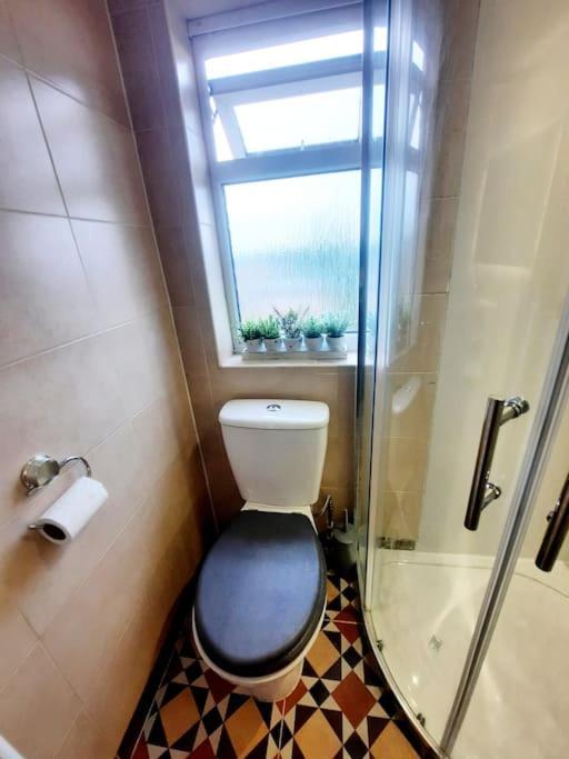 Alross Studio Flat / Private Bathroom London Bagian luar foto