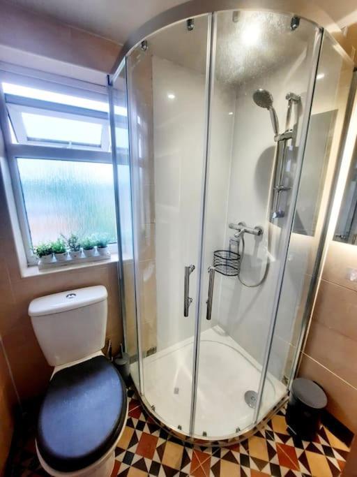 Alross Studio Flat / Private Bathroom London Bagian luar foto