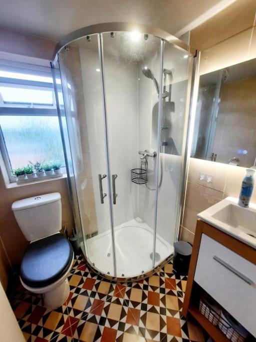 Alross Studio Flat / Private Bathroom London Bagian luar foto